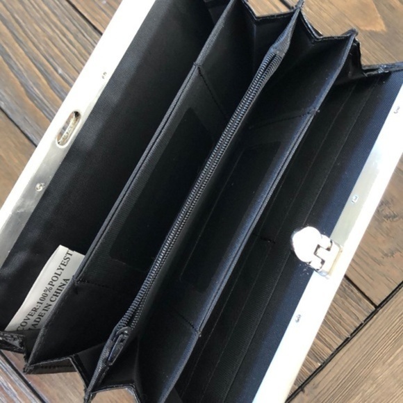 3/$30 Black faux croc vegan accordion wallet - Picture 3 of 7